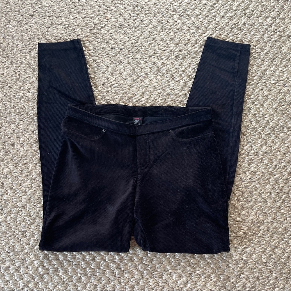 HUE Stretch Corduroy Leggings in Charcoal - Picture 2 of 3
